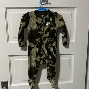 Nike Kids Black and Green Camo  Fleece Footie